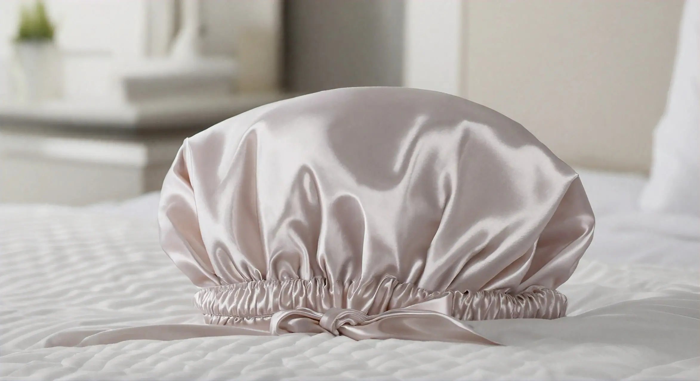 Les Secrets du Bonnet en Satin pour des Cheveux en Pleine Santé StudioSoie