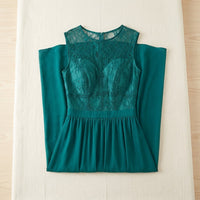 Robe Longue à Empiècement de Dentelle — Sans Manches Femme - coloris vert-paon | StudioSoie