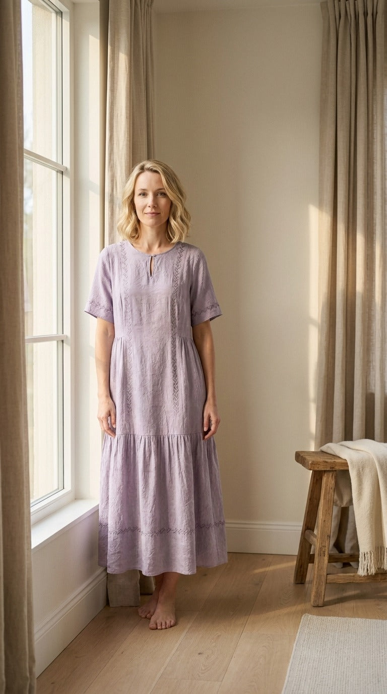 Robe Longue en Soie & Lin — Col Rond Manches Courtes Coupe A Femme — silhouette entière | StudioSoie