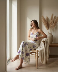 Robe longue en soie de mûrier coupe biais imprimé floral — porté en situation | StudioSoie