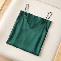 Robe Longue en Soie de Mûrier 21 Momme — Col V Bretelles Réglables 17 Coloris Femme - coloris vert-foret | StudioSoie