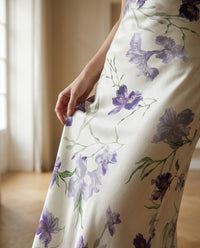 Robe longue en soie de mûrier coupe biais imprimé floral — détail de la matière | StudioSoie