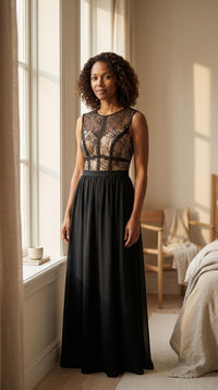 Robe Longue à Empiècement de Dentelle — Sans Manches Femme — silhouette entière | StudioSoie