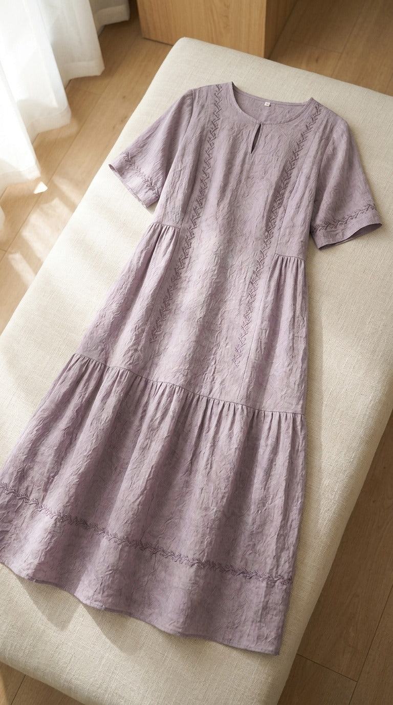 Robe Longue en Soie & Lin — Col Rond Manches Courtes Coupe A Femme — à plat sur lin | StudioSoie