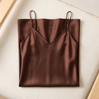 Robe Longue en Soie de Mûrier 21 Momme — Col V Bretelles Réglables 17 Coloris Femme - coloris brun-the | StudioSoie