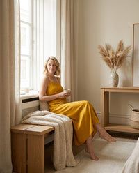 Robe Mi-Longue en Soie 93 % — Bretelles Fines 11 Coloris Femme — portée en intérieur | StudioSoie