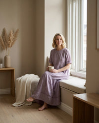 Robe Longue en Soie & Lin — Col Rond Manches Courtes Coupe A Femme — portée en intérieur | StudioSoie