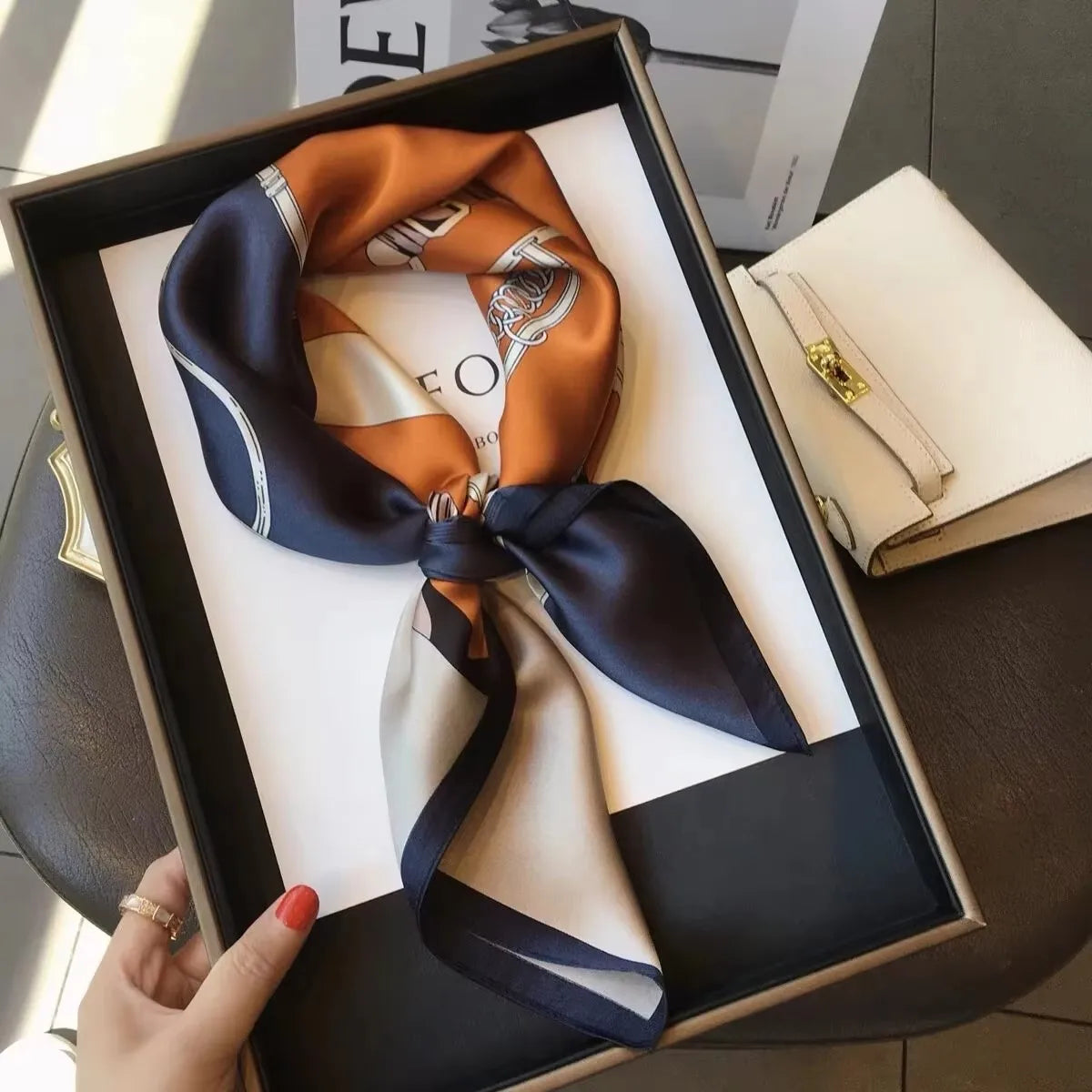 Foulard Carré en Soie Naturelle 65 cm - Accessoire Luxe 100% Soie de Mûrier