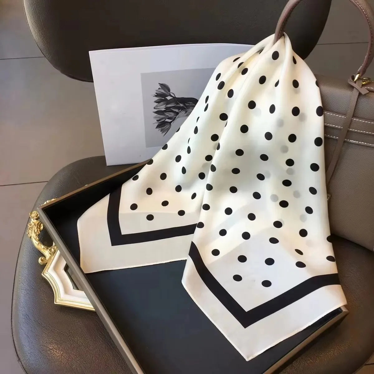 Foulard Carré en Soie Naturelle 65 cm - Accessoire Luxe 100% Soie de Mûrier - StudioSoie
