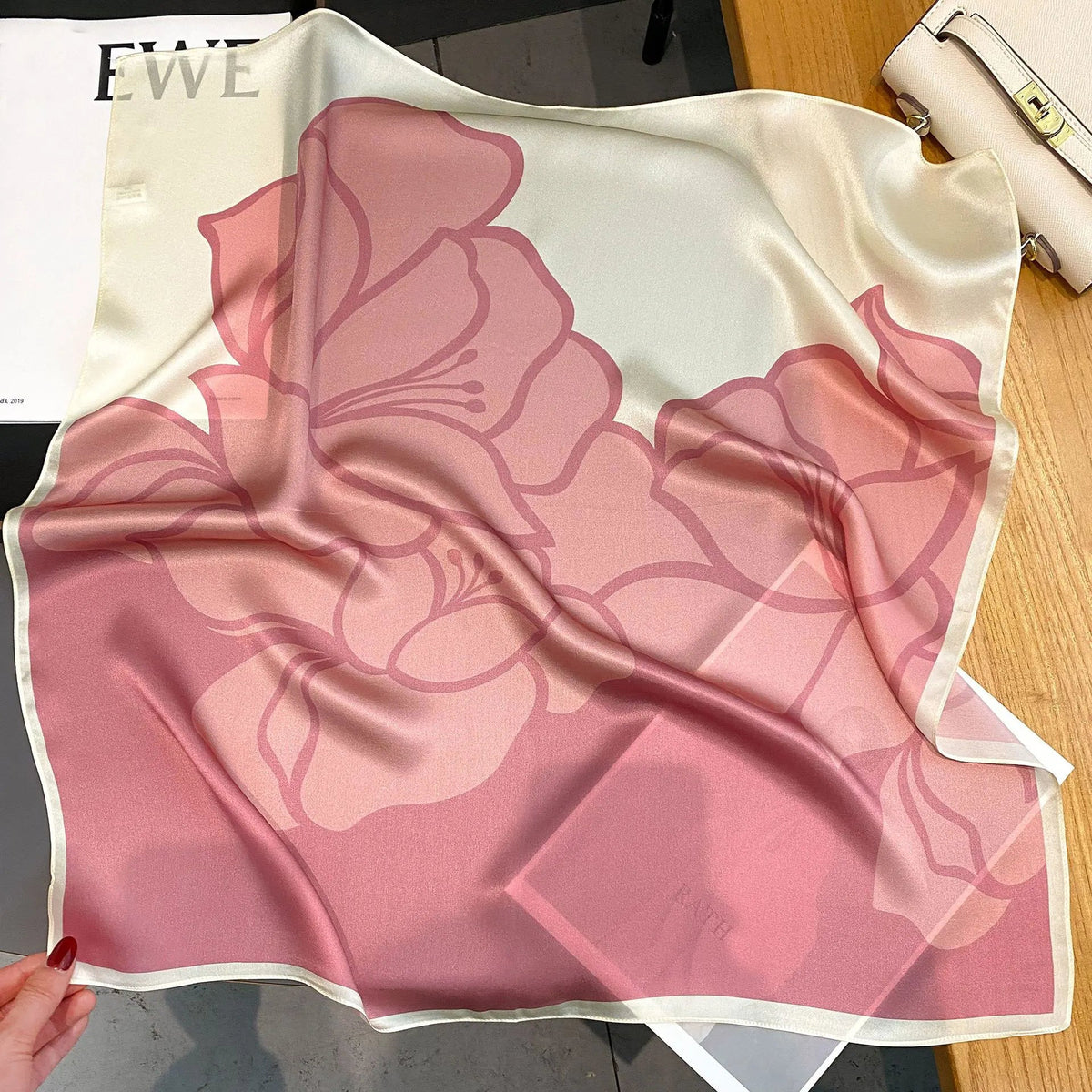 Foulard Carré en Soie Naturelle 65 cm - Accessoire Luxe 100% Soie de Mûrier - StudioSoie