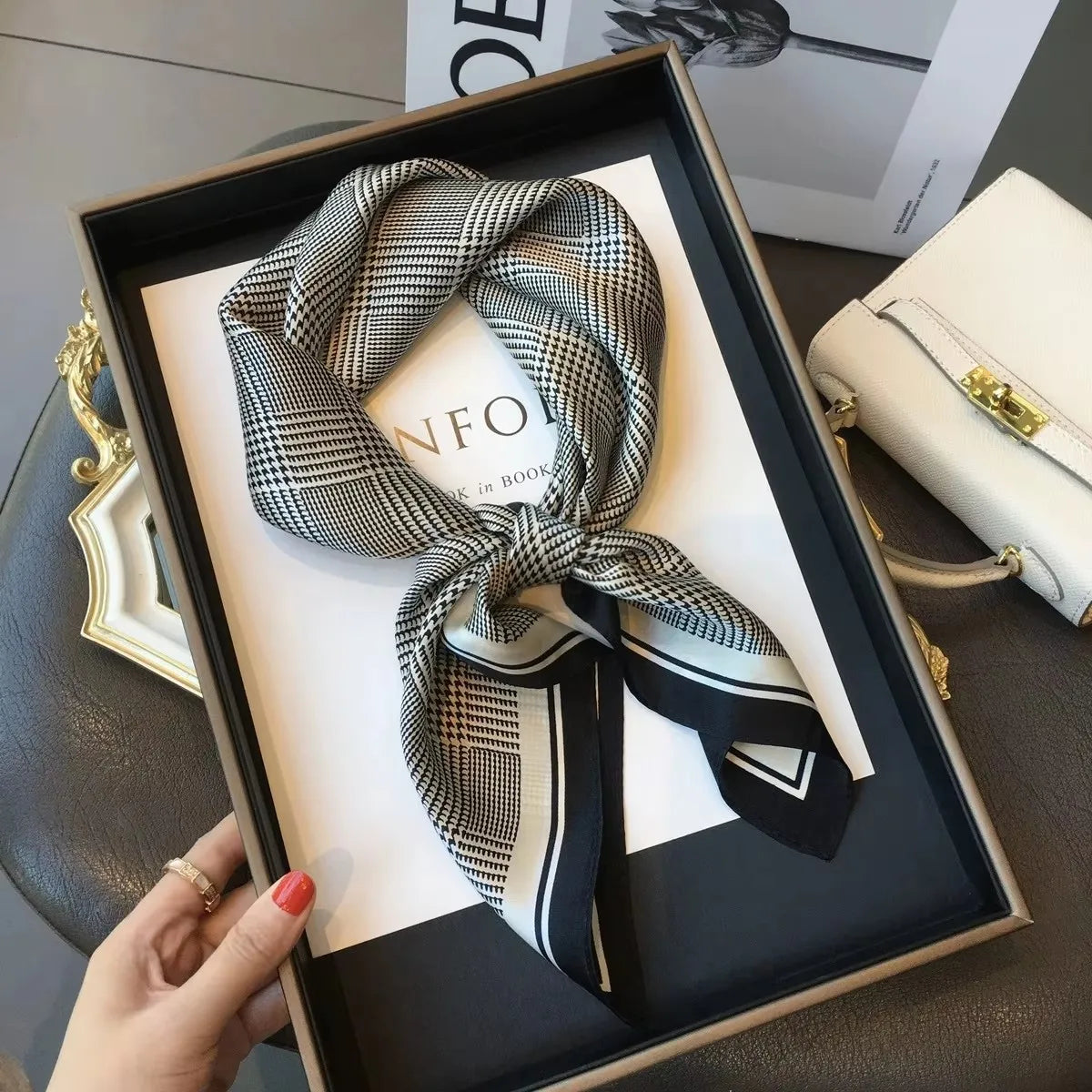 Foulard Carré en Soie Naturelle 65 cm - Accessoire Luxe 100% Soie de Mûrier - StudioSoie