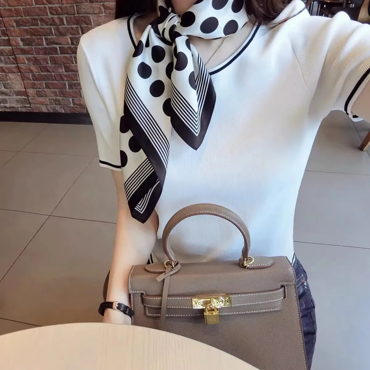 Foulard Carré en Soie Naturelle 65 cm - Accessoire Luxe 100% Soie de Mûrier