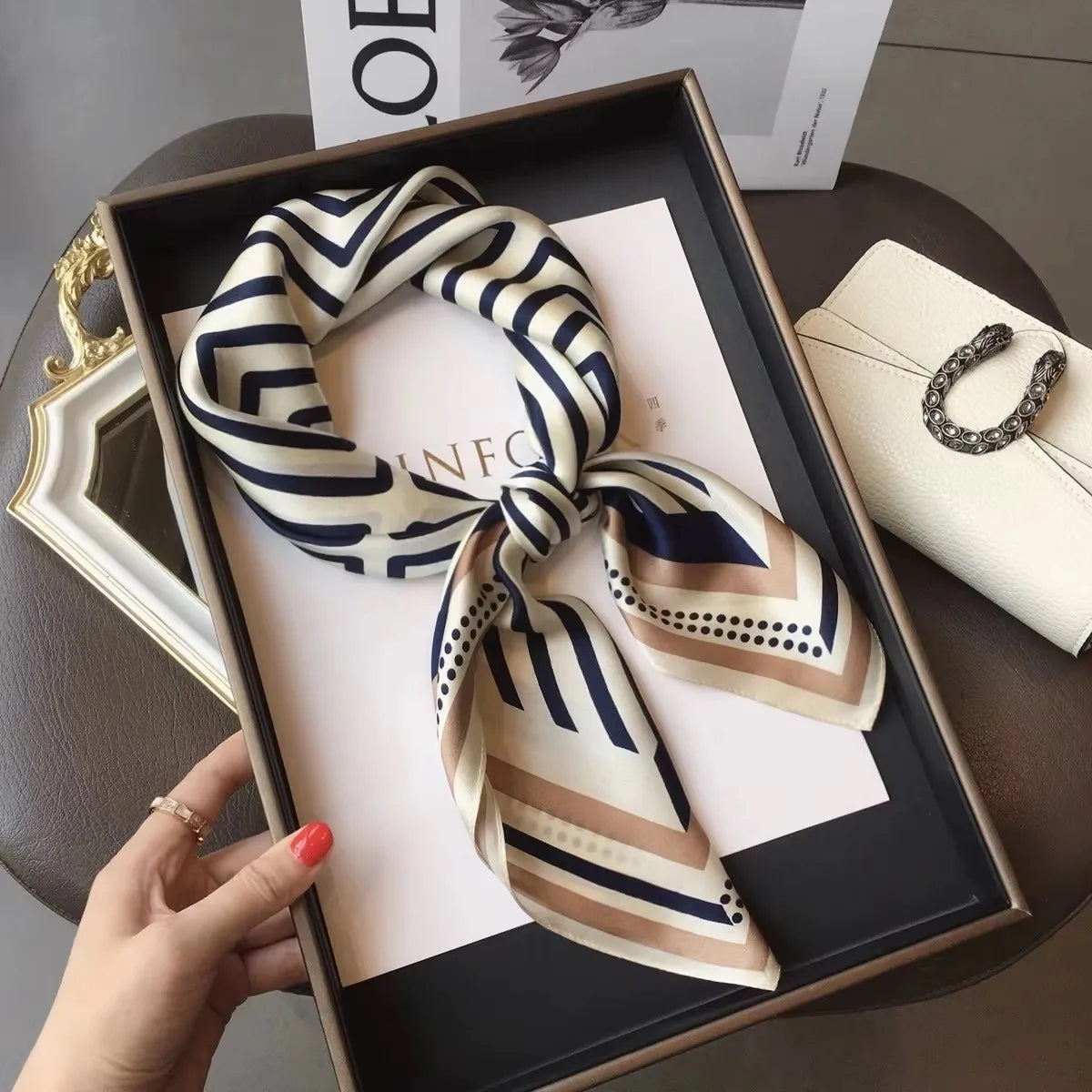 Foulard Carré en Soie Naturelle 65 cm - Accessoire Luxe 100% Soie de Mûrier - StudioSoie