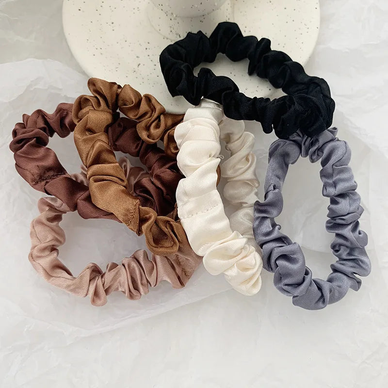 Pakkaus 6 Satiini Scrunchies