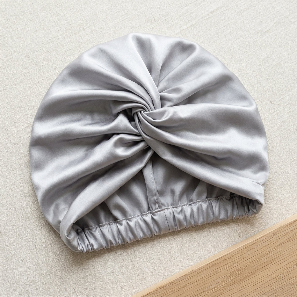 Bonnet turban en soie – coloris Gris Argent – StudioSoie