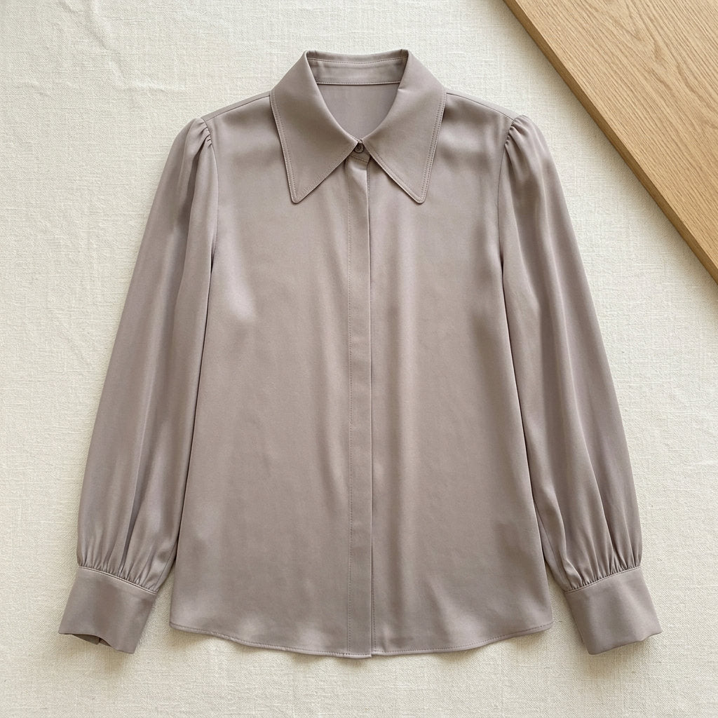 Chemise classique en soie de mûrier 19 momme – coloris Taupe – StudioSoie