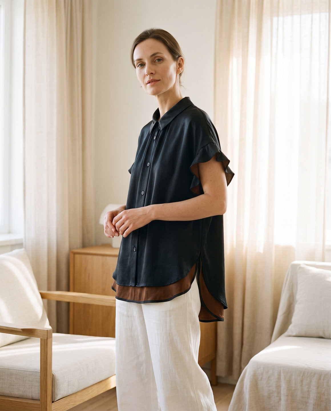 Chemise en soie xiangyun noire portée – StudioSoie