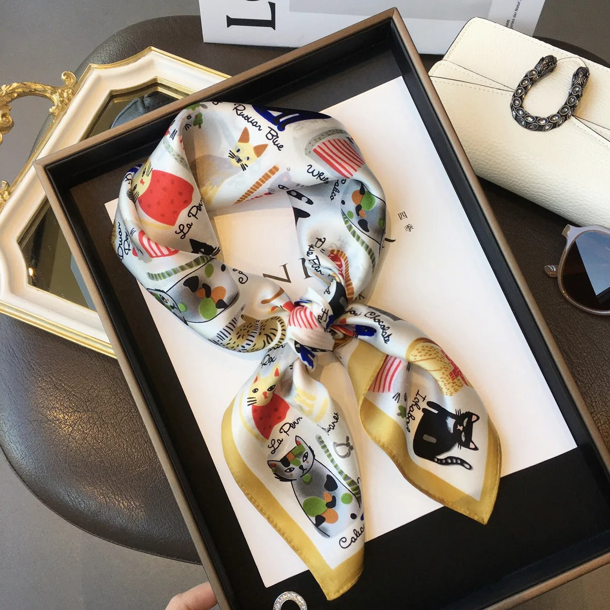 Foulard en Satin de Soie Luxueux - StudioSoie