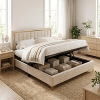 Lit velours beige avec coffre de rangement ouvert - StudioSoie