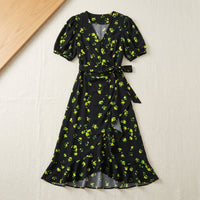 Robe portefeuille en crêpe de soie de mûrier – coloris Fleurs sur Noir – StudioSoie
